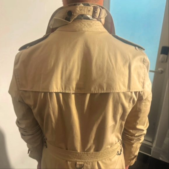 Short Burrbery mens trenchcoat - Picture 7 of 9